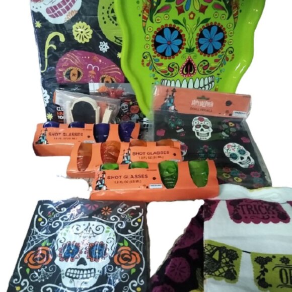 Halloween Sugar Skulls Day of the Dead Party Pack - Picture 1 of 5